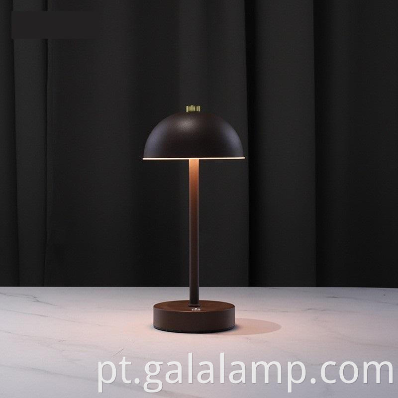 Elegante lâmpada de metal tipo toque Elegant Touch-Type Metal Lamp